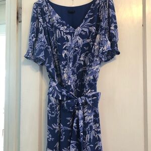 Talbots spring/summer flowy dress 14W.  Fully lined blue floral short sleeved